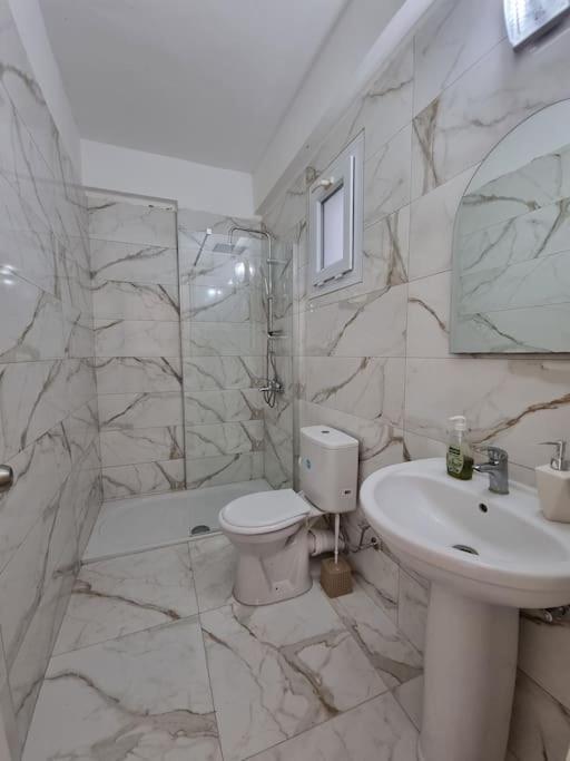 Gems'S Apartment - Luxury 3 Bedroom Penthouse With Pool Karavas  Экстерьер фото